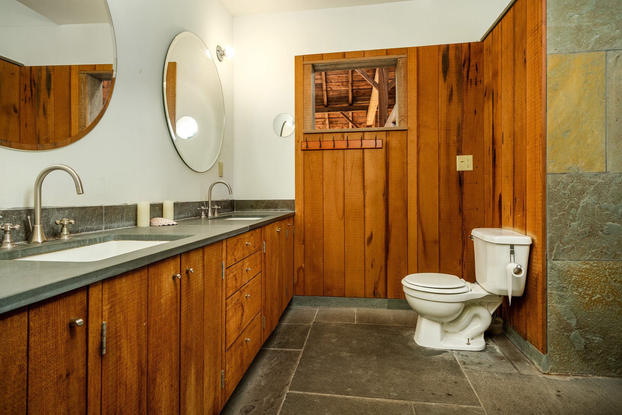 033 -Primary ensuite Bath-105 Stewart Rd