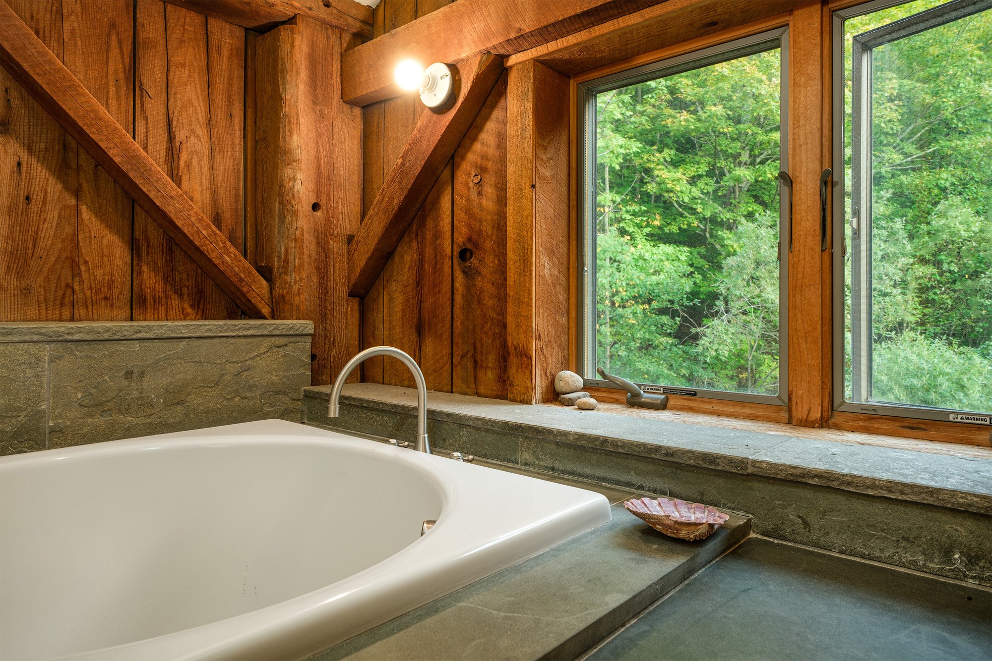 041 -Guest Bath w standing soaking tub- 105 Stewart Rd