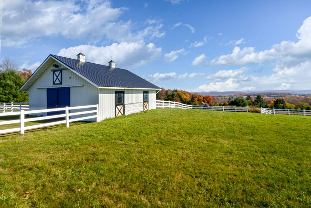 4-Horse Barn & 2 Paddocks