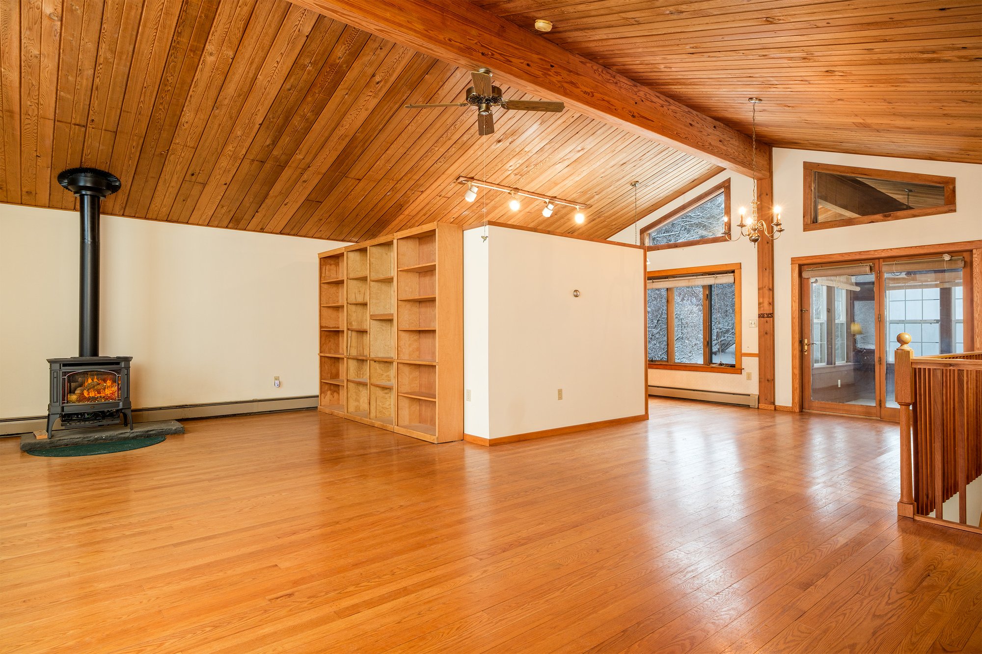 10 Front entrance and Great Room  - 260 Southside Dr