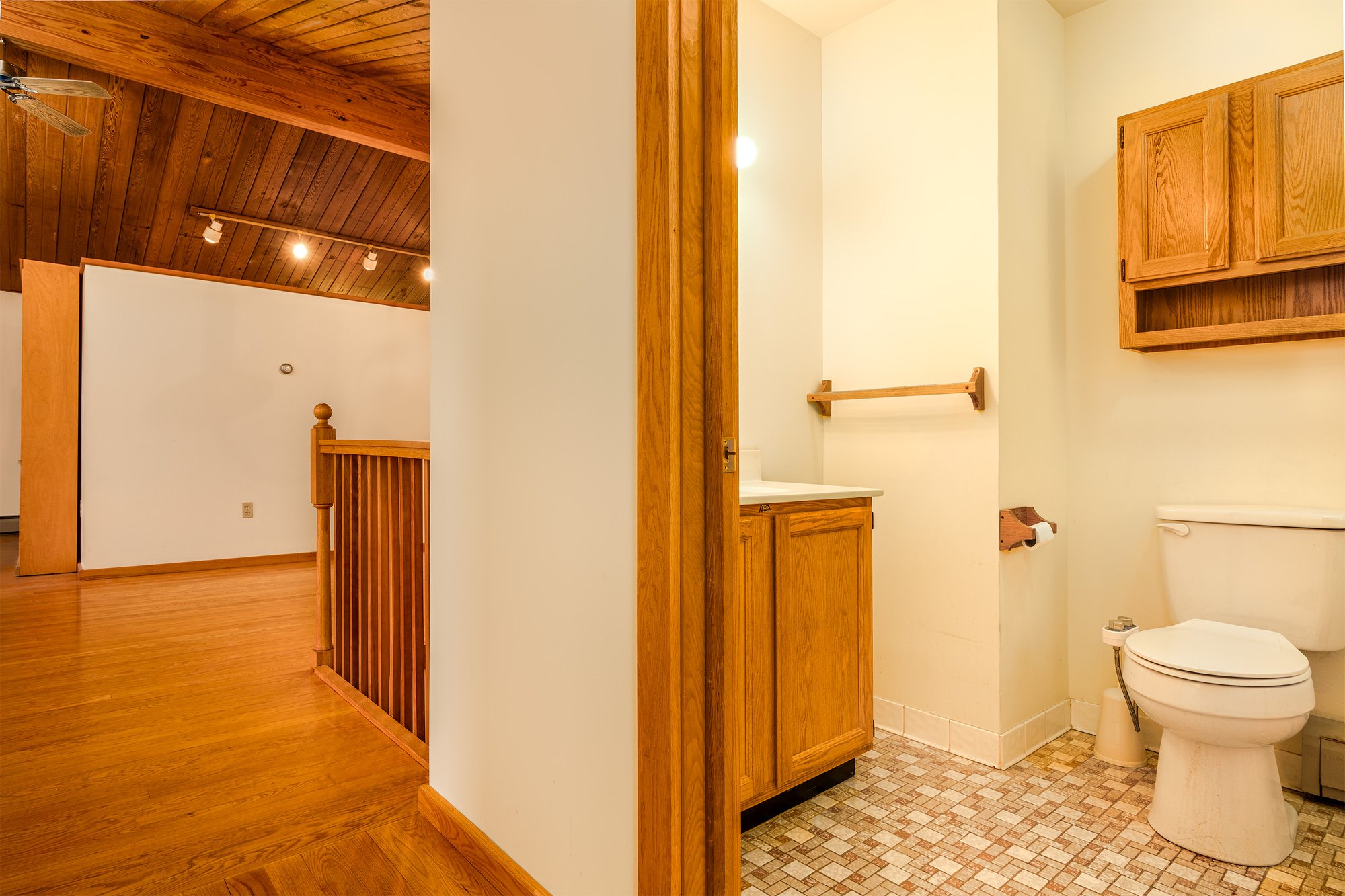 26 Center Guest Bathroom - 260 Southside Dr