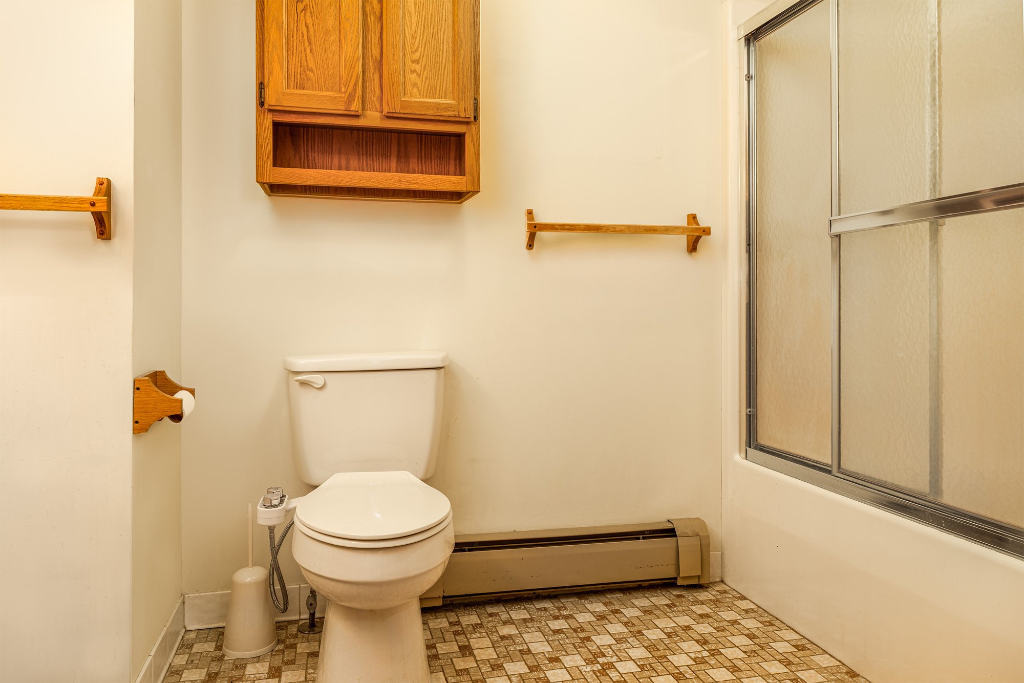 27 Center Guest Bathroom - 260 Southside Dr