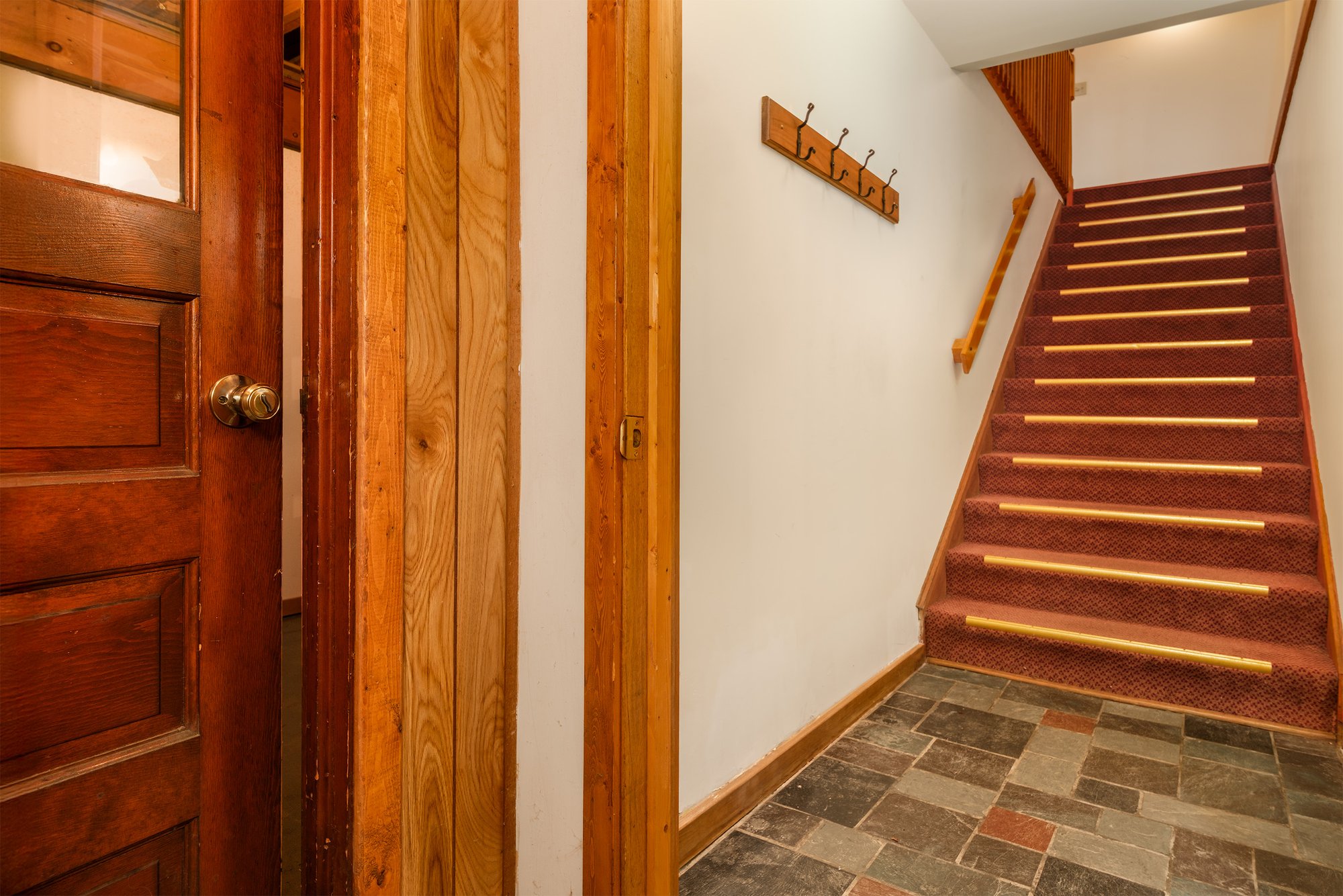 28 Lower-Level landing - 260 Southside Dr