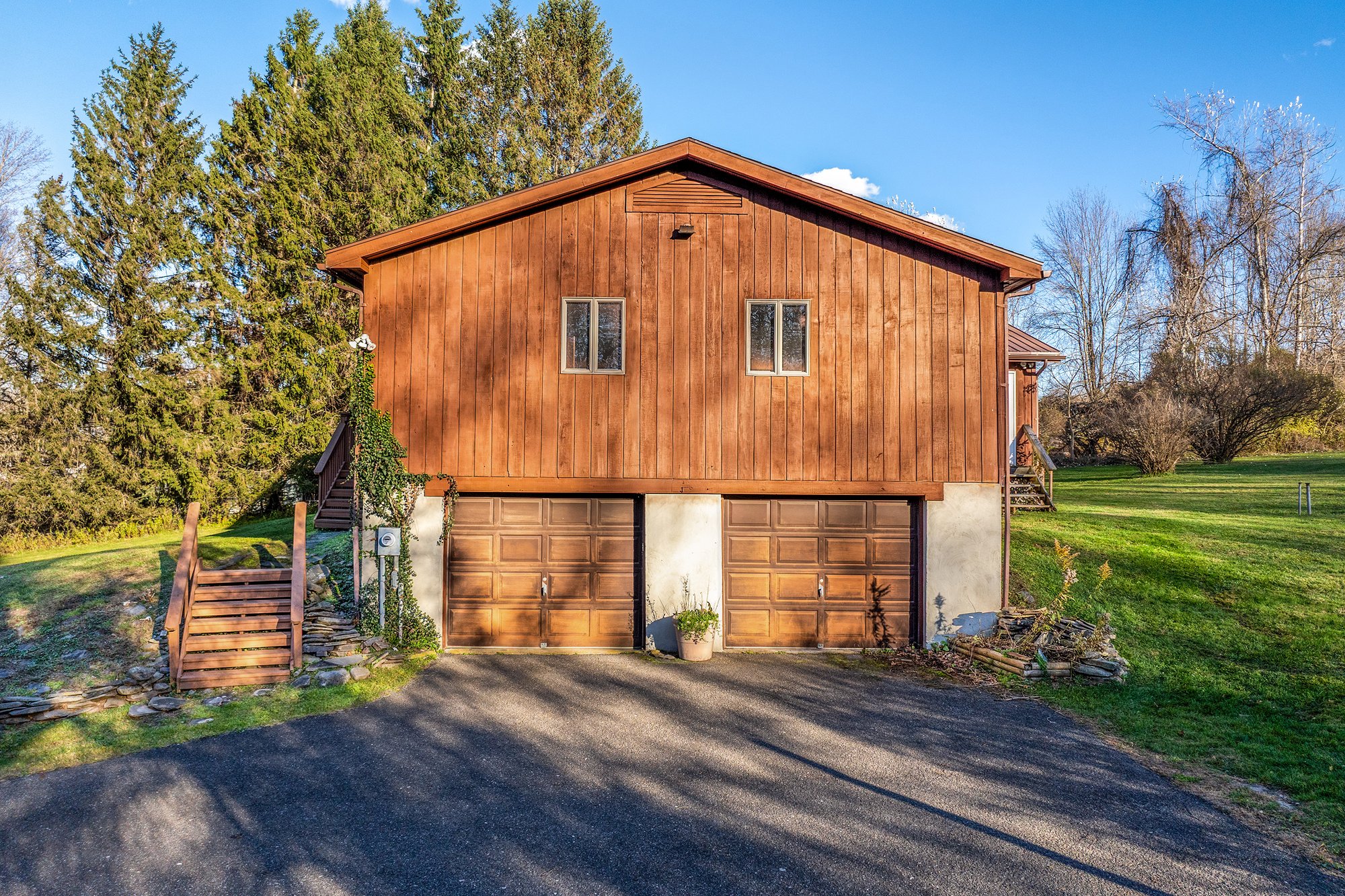 4 2-car garage  - 260 Southside Dr