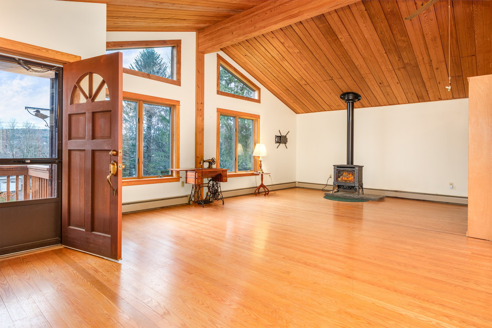 9 Front entrance and Great Room  - 260 Southside Dr