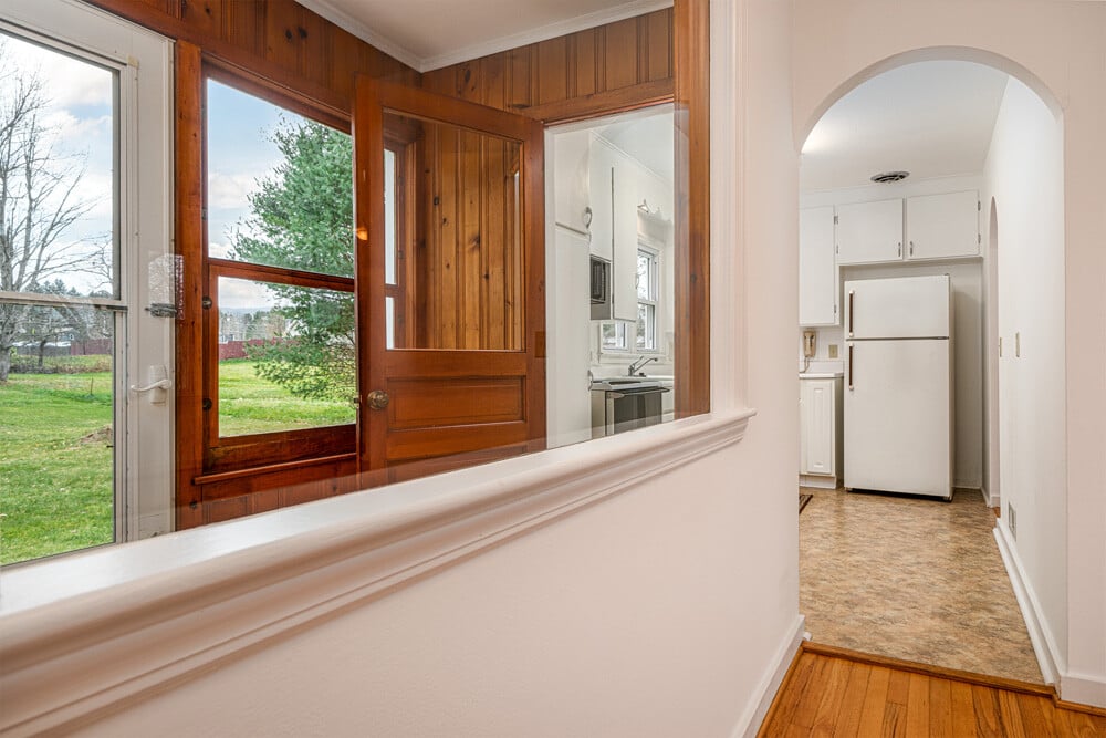 3 Pearl Street - Hallway into kitchen