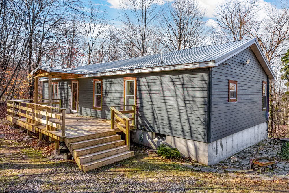 464 Curtis Lane - Private Setting