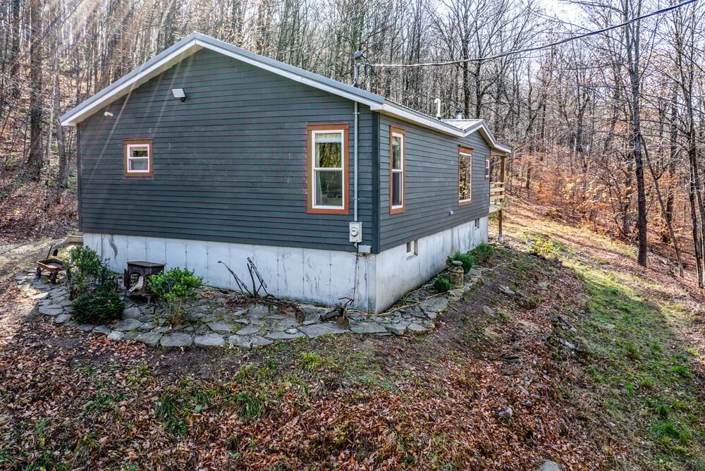 464 Curtis Lane - Private Setting