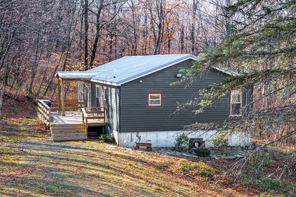 464 Curtis Lane - Private Setting
