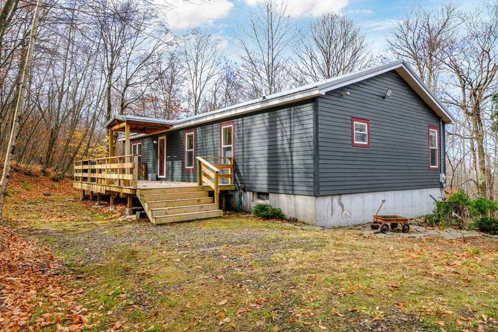 464 Curtis Lane - New Front Deck and HardiePlank Siding