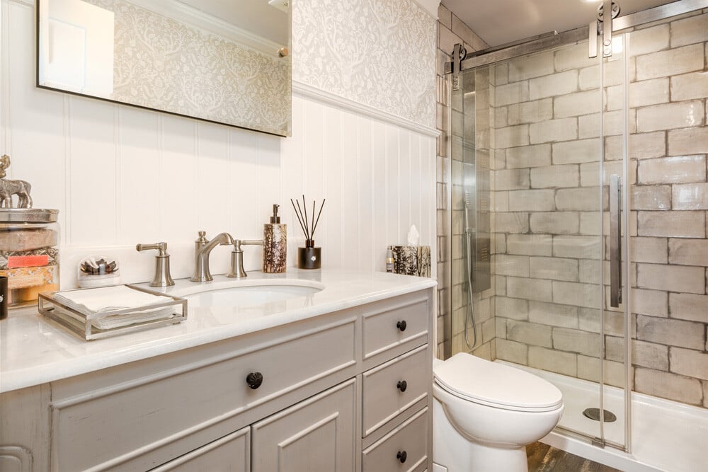 464 Curtis Lane - Guest Bath