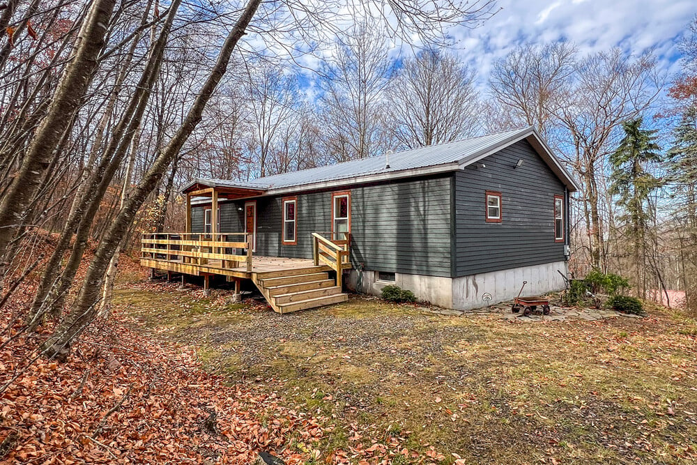 464 Curtis Lane - Front Deck