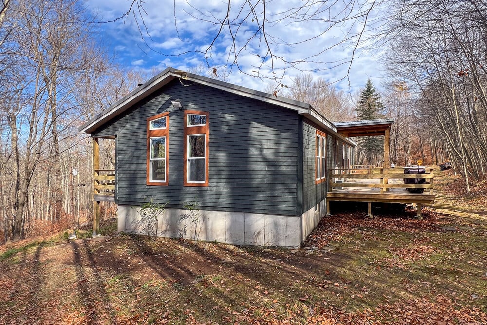 464 Curtis Lane - Front Deck