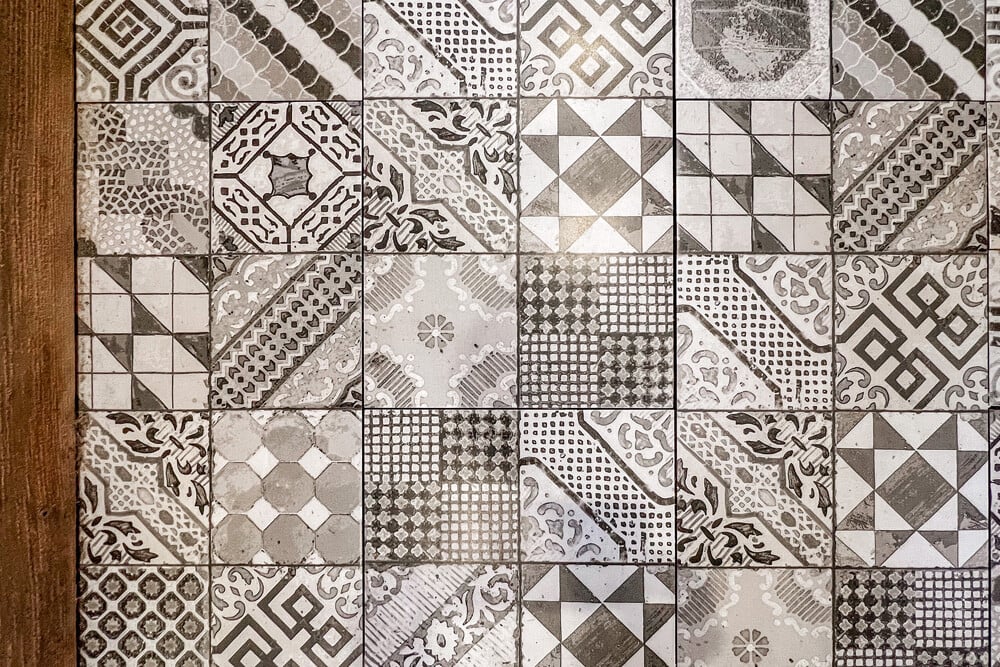 464 Curtis Lane - Hand-set Tiles