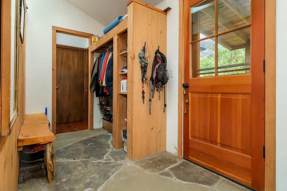 Foyer - 4923 County Highway 36