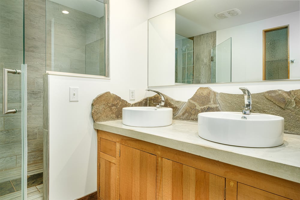Bathroom - 4923 County Highway 36