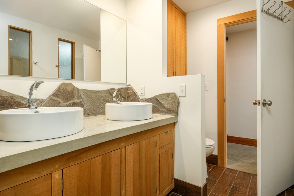 Bathroom - 4923 County Highway 36