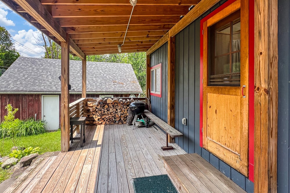 Covered porch - 4923 County Highway 36