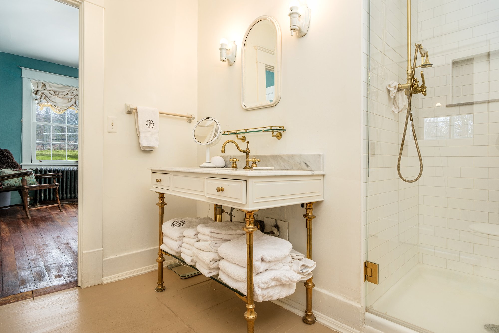 029 Ayre House primary suite full bath