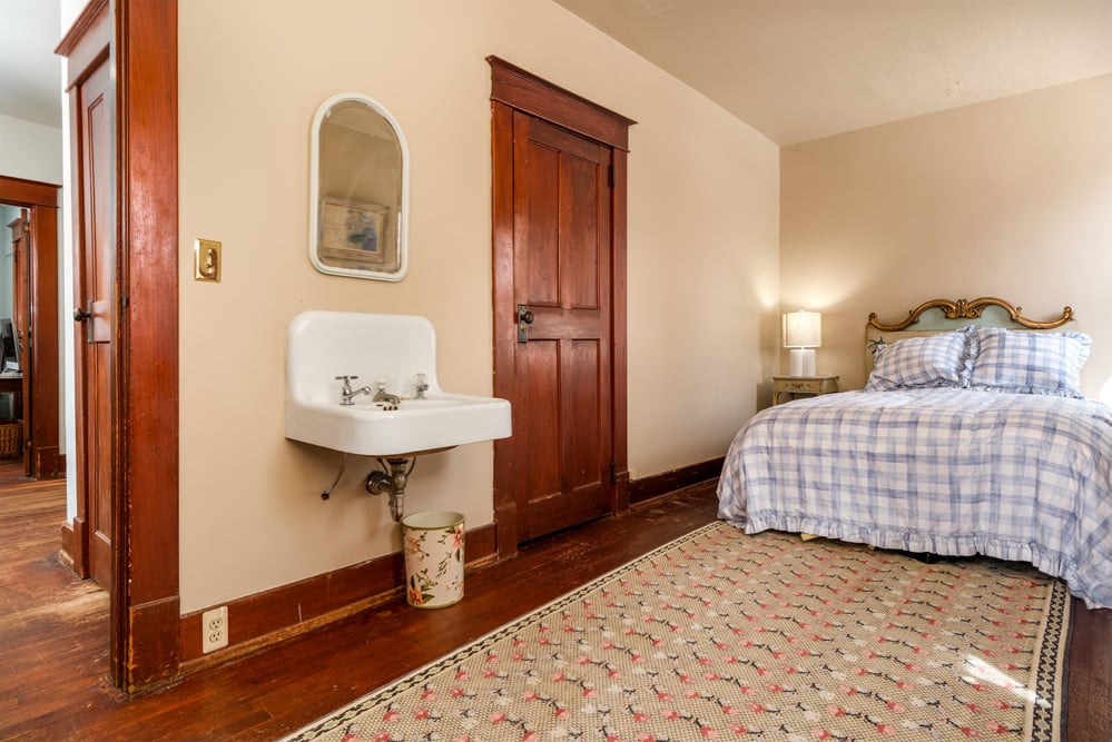 032 Ayer House SE bedroom