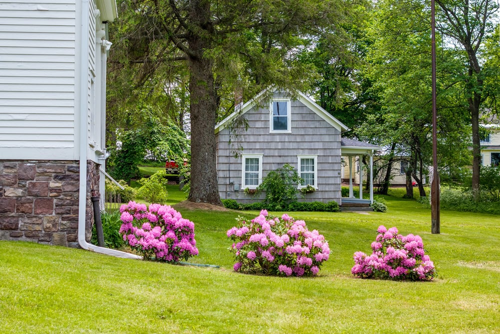 039 2bd 1ba Cottage w main house