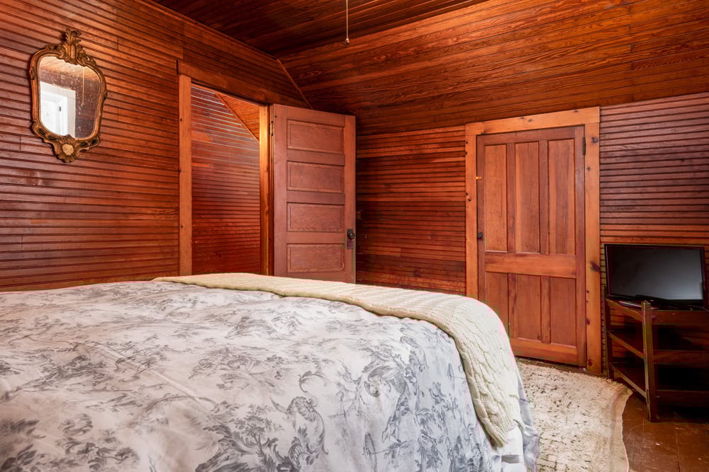 048 Cottage east bedroom