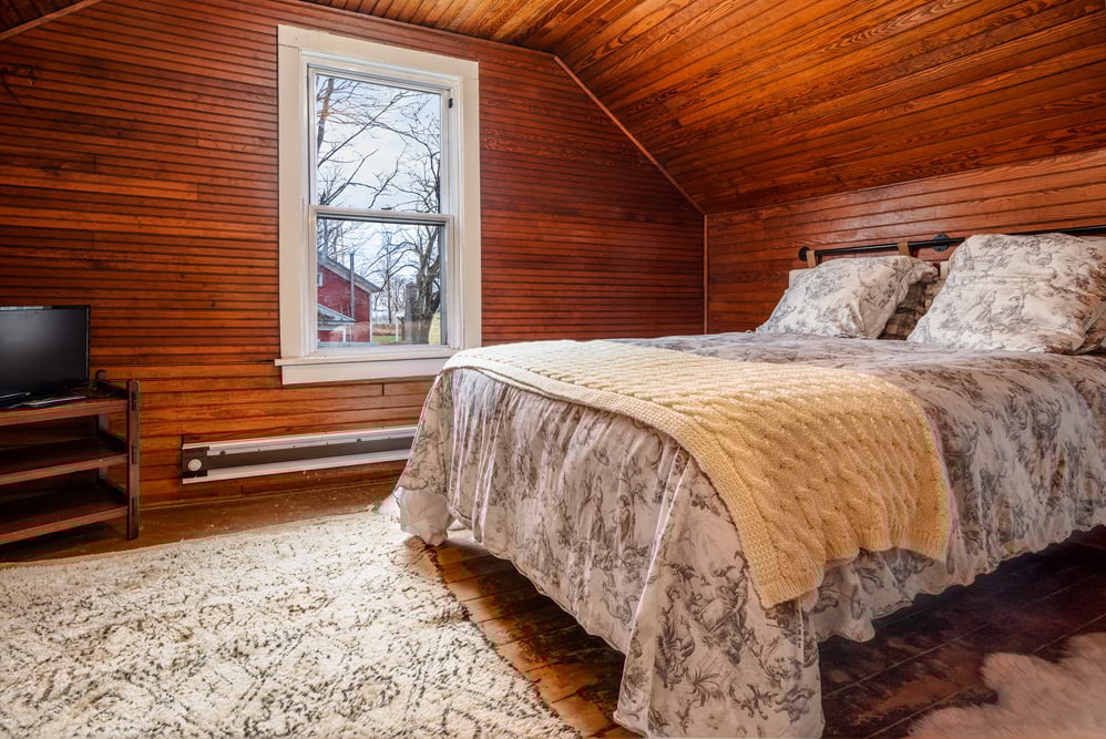 049 Cottage east bedroom