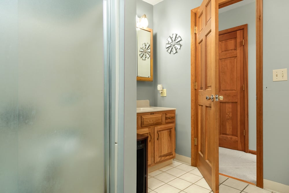 Central Full bathroom - 532 Wilbur Hill Rd
