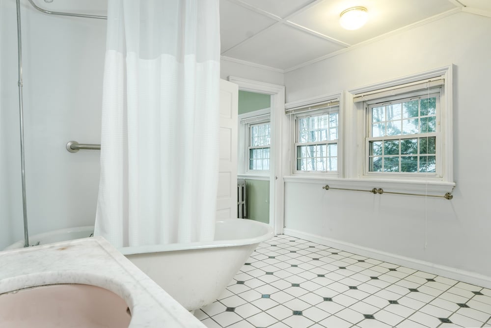 81 Owners' Suite Private Full Bath (3rd floor) - 6 Westridge Rd Cooperstown