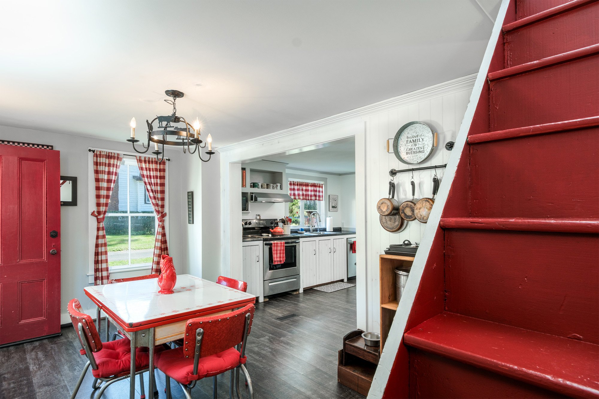 Modern Kitchen with Breakfast Room - 70 Case Hill Rd
