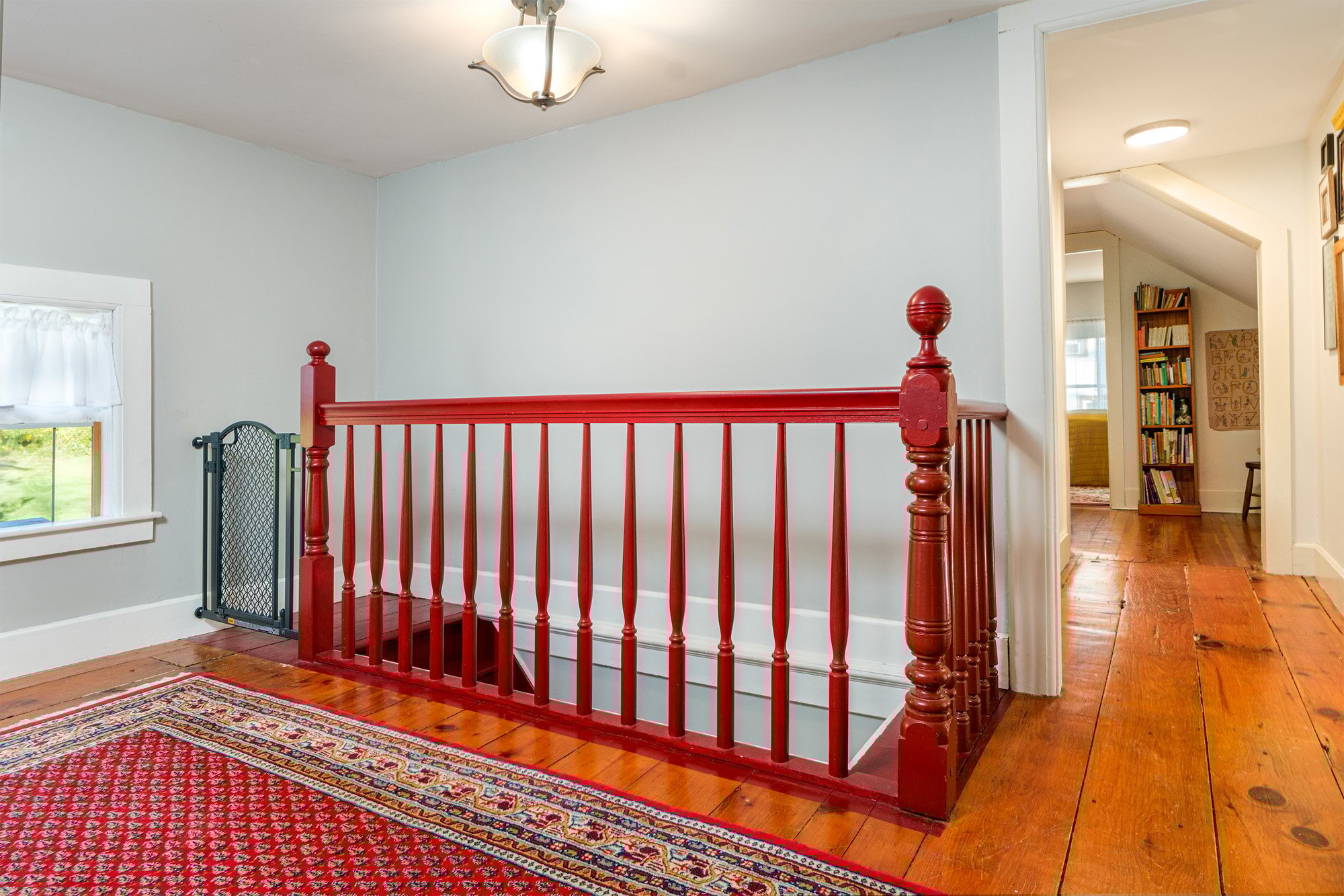Classic Center Stairs - 70 Case Hill Rd